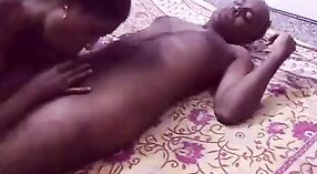 Hausgemachtes Telugu-Porno-Video mit indischem Touch 4 min 30 s