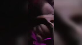 Desi XXX video features een heet Bangladeshi meisje vingeren haar kale kut 1 min 20 sec