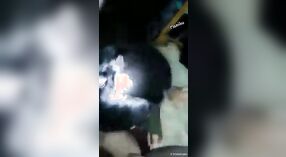 Los amantes de Desi Dehati se entregan a un video de felación humeante 0 mín. 0 sec