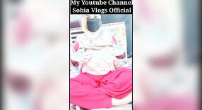 Bhabhi indio de Pakistán disfruta del juego anal y gimiendo en video hindi 0 mín. 0 sec