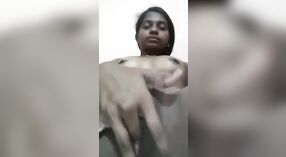 Indisches sexvideo zeigt eine große Muschi in einer unsichtbaren MMS 0 min 0 s