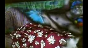 Blauwe film van Indiase Porno featuring een desi tante en haar roommate 9 min 30 sec