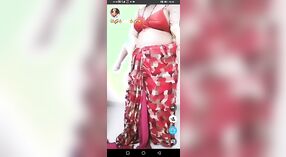 Indiase Huisvrouw wordt betrapt op strippen op live cam 1 min 10 sec