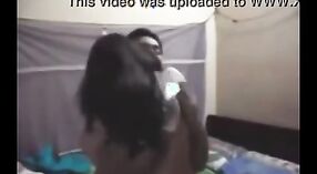 Indisches Amateur-Paar gönnt sich in diesem bengalischen Porno-Video fleischlichen Sex 2 min 00 s