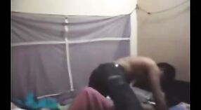アマチュアインドのカップルは、このベンガルのポルノビデオで肉体のセックスにふける 4 分 00 秒