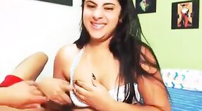 Gadis perguruan tinggi Desi dengan payudara besar dan payudara alami turun dan kotor dalam video buatan sendiri 2 min 50 sec