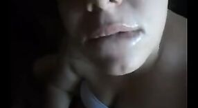 Tante Indiase tante geeft een deepthroat blowjob en slikt sperma in desi schandaal video 3 min 30 sec