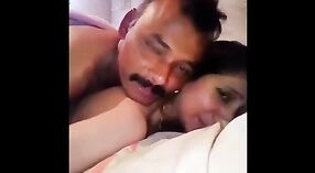 In deze Zelfgemaakte Indiase seks video, mijn vrouw en ik verwennen in sommige steamy actie 0 min 0 sec