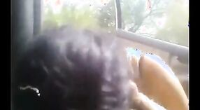 Amateur Indiase meisje Tricia geeft een deepthroat pijpbeurt in de auto 1 min 00 sec
