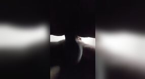 Une Indienne NRI se fait remplir la chatte humide d'une grosse bite noire 1 minute 00 sec
