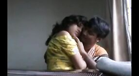 Pune college meisje met grote borsten gets betrapt in schandalige MMS video 1 min 20 sec