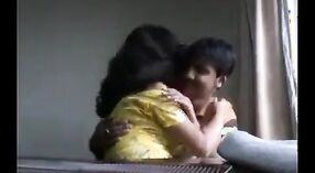 Une étudiante de Pune aux gros seins se fait prendre dans une vidéo MMS scandaleuse 0 minute 50 sec