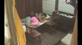 Indiase bhabhi Devar ' s verborgen webcam MMS Seks Schandaal gevangen op camera 7 min 40 sec