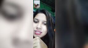 Si Rambut Coklat Girl Menehi Nuduhake Lengkap Ing Telpon Video 2 min 10 sec