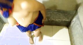 Индийская мамочка в первый раз трахается в ванной со своими большими сиськами 4 минута 40 сек