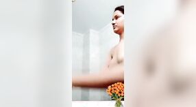 Дези ммс видео: Молодая девственница жаждет заняться сексом со своим парнем 2 минута 30 сек