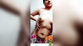 देसी एमएमएस व्हिडिओ: एक तरुण कुमारी तिच्या प्रियकराबरोबर लैंगिक संबंध ठेवण्यास उत्सुक आहे 3 मिन 00 सेकंद