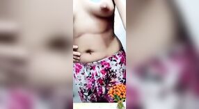 Дези ммс видео: Молодая девственница жаждет заняться сексом со своим парнем 0 минута 40 сек