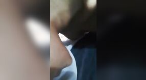 Desi chica de colegio muestra su coño caliente en un desnudo mms video 3 mín. 20 sec