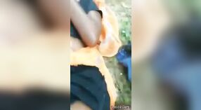 Desi tình dục video của một aunty nhận fucked ngoài trời trong các jungle 0 tối thiểu 0 sn