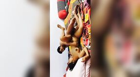 Bangla sexvideo zeigt Desi Mädchen, das ihren Arsch hart hämmern lässt 2 min 50 s