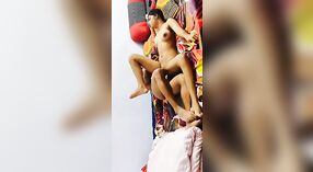 Une vidéo de sexe bangla présente une fille Desi se faisant pilonner le cul dur 0 minute 50 sec