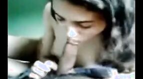 Chica universitaria india le da a su novio una mamada inolvidable en su casa 4 mín. 20 sec