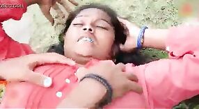 Seks di luar ruangan dengan tetangga India yang tertangkap kamera di desa 1 min 30 sec
