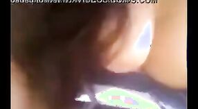 Video de sexo real de una universitaria haciendo una mamada en un coche 1 mín. 50 sec