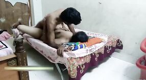 Telugu-Tante und ihre beste Freundin betreiben leidenschaftlichen Sex in Hardcore-Pornovideos 8 min 40 s