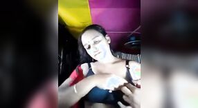 MMC film features rondborstige vreemdgaan vrouw Dehati strippen naakt en pronken met haar roze kutje 0 min 50 sec