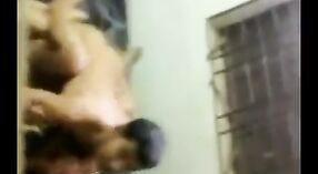 A webcam escondida da mulher indiana captura uma cena de sexo real no filme 2 minuto 00 SEC