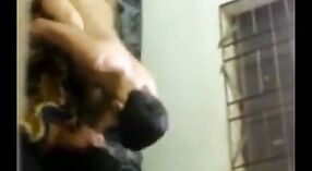 Verborgen webcam van Indiase vrouw vangt echte seksscène in film 3 min 00 sec