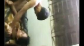 Verborgen webcam van Indiase vrouw vangt echte seksscène in film 4 min 00 sec