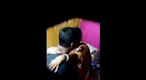 Indiase tante en minderjarige vriend engage in stomende seks in Bengali film 2 min 00 sec