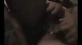 దేశీ గర్ల్ ఫ్రెండ్ యొక్క పెద్ద కొల్లగొట్టడం కులాంతర చిత్రంలో కొట్టుకుంటుంది 1 మిన్ 00 సెకను