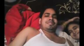 Indyjski bhabhi Jasleen gej film dostaje wyciekły online po skandalicznej sesji MMS 3 / min 20 sec