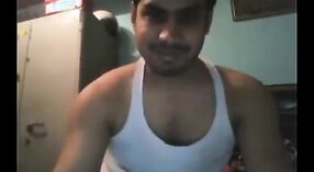 Indyjski bhabhi Jasleen gej film dostaje wyciekły online po skandalicznej sesji MMS 7 / min 50 sec