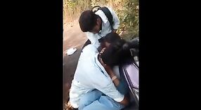Desi College-Studenten betreiben öffentlichen Sex mit MMS-Skandal 3 min 40 s