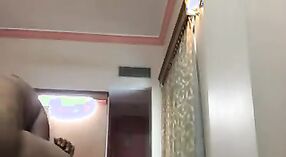 పెద్ద-బూబ్డ్ సౌత్ ఇండియన్ పసికందు MMC వీడియోలో ఆమె పుస్సీని కొట్టింది 3 మిన్ 20 సెకను