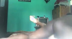 Kepinginan Bhabhi sing kepenak ditindakake ing sesi seks omah sing uap 5 min 50 sec