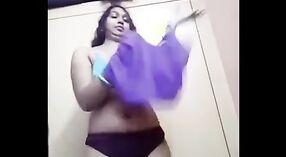 Pacar India amatir dengan payudara besar telanjang di depan kamera untuk memuaskan pacarnya 3 min 20 sec