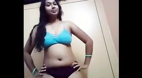 Pacar India amatir dengan payudara besar telanjang di depan kamera untuk memuaskan pacarnya 0 min 30 sec