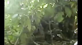 Een jong Indisch koppel enjoys outdoor seks in deze desi mms video 1 min 20 sec