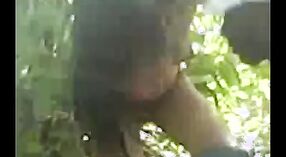 Een jong Indisch koppel enjoys outdoor seks in deze desi mms video 1 min 00 sec
