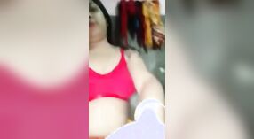 Dési bhabhi seneng karo driji ing video sensual 0 min 0 sec