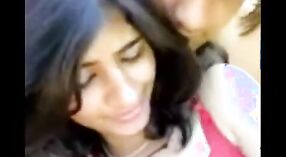 Une villageoise indienne est scandalisée par le message texte érotique de Desi en hindi 2 minute 00 sec