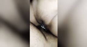 Vidéo mms indienne mettant en vedette une fille sinueuse et séduisante 0 minute 0 sec