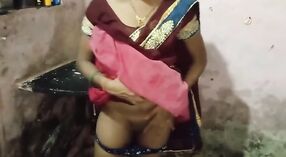 ఒక చీరలో ఉన్న భారతీయ భబీ తన గాడిదను దేవార్ చేత కొట్టబడుతుంది 0 మిన్ 0 సెకను