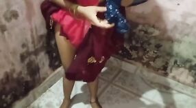 Bhabhi indio en un sari es golpeado por el culo por Devar 0 mín. 50 sec